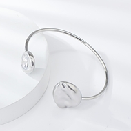 Picture of Low Cost Zinc Alloy Dubai Fashion Bangle with Low Cost