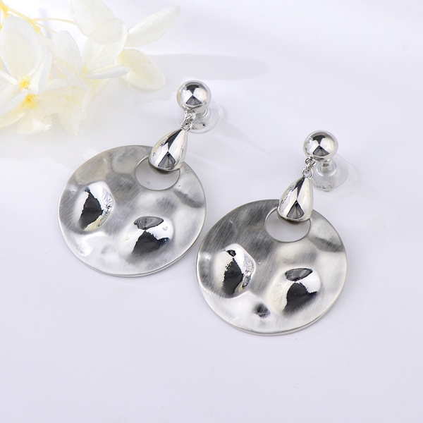 Picture of Dubai Zinc Alloy Dangle Earrings with Fast Shipping