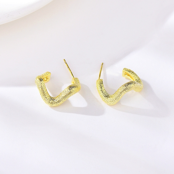 Picture of Dubai Zinc Alloy Stud Earrings with Fast Shipping