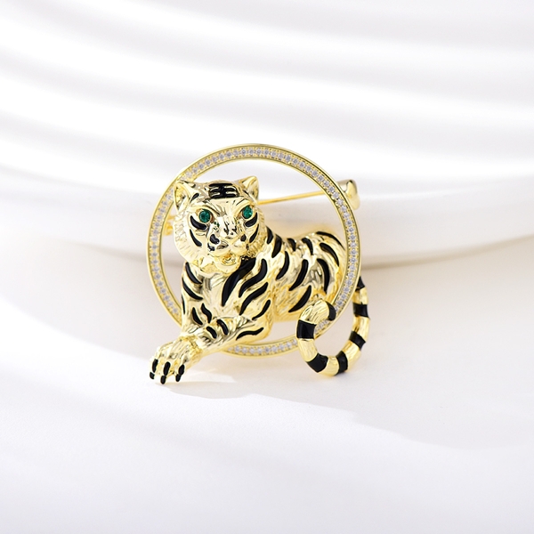 Picture of Delicate White Brooche at Super Low Price