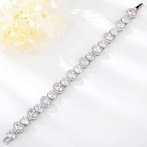Picture of Wholesale Platinum Plated Delicate Fashion Bracelet with No-Risk Return