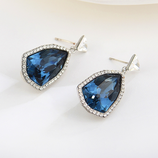 Picture of Zinc Alloy Swarovski Element Earrings in Flattering Style