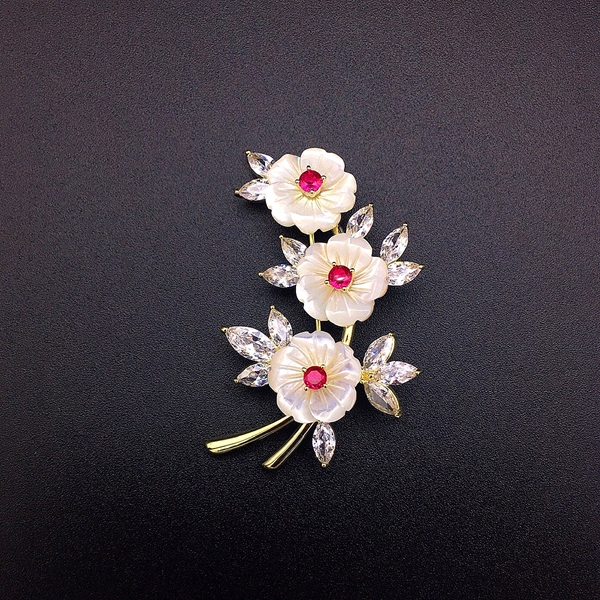 Picture of Top Cubic Zirconia Flower Brooche