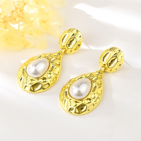 Picture of Zinc Alloy White Dangle Earrings with Full Guarantee