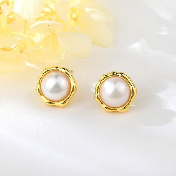 Picture of Classic Big Big Stud Earrings in Exclusive Design