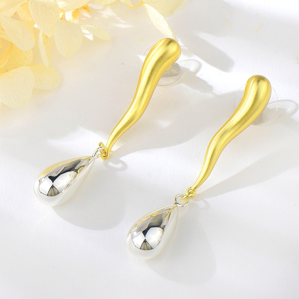 Picture of Big Plain Dangle Earrings Online Only