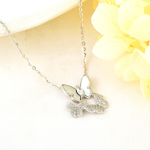 Picture of Distinctive White Fashion Pendant Necklace with Low MOQ